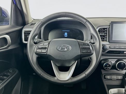 Used 2025 Hyundai Venue SEL image 18