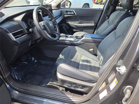 Used 2025 Mitsubishi Outlander SE AWD/4WD image 26