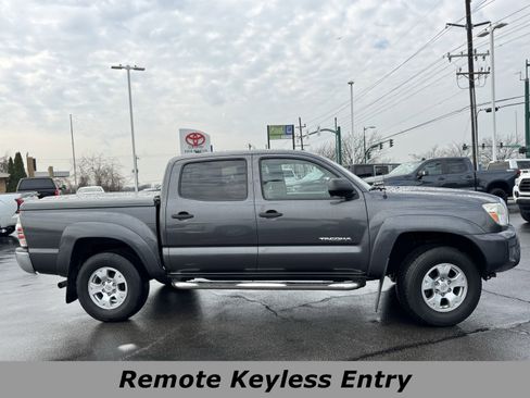 Used 2014 Toyota Tacoma PreRunner w/ SR5 Package image 2