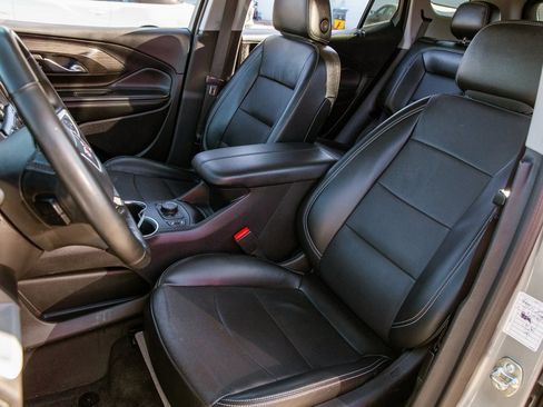 Used 2024 GMC Terrain SLT image 13