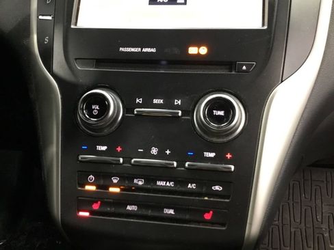 Used 2018 Lincoln MKC Premiere image 26