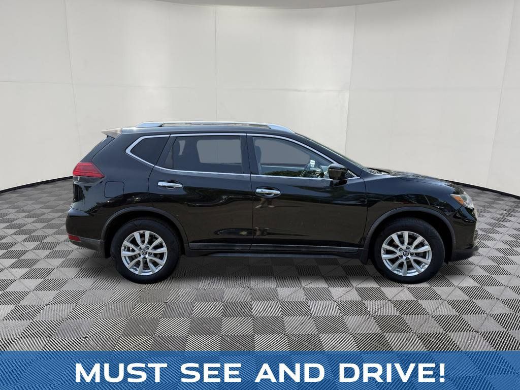 Used 2017 Nissan Rogue SV w/ SV Premium Package FWD image 7