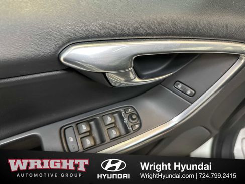 Used 2015 Volvo XC60 T6 R-Design w/ Proximity Package image 10