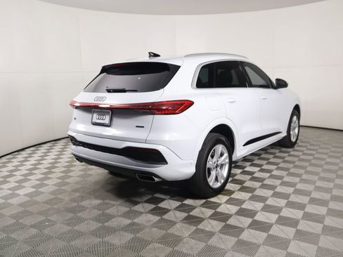 Used 2025 Audi Q5 Premium w/ Convenience Package image 5