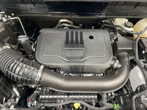 Used 2023 GMC Acadia SLE image 28