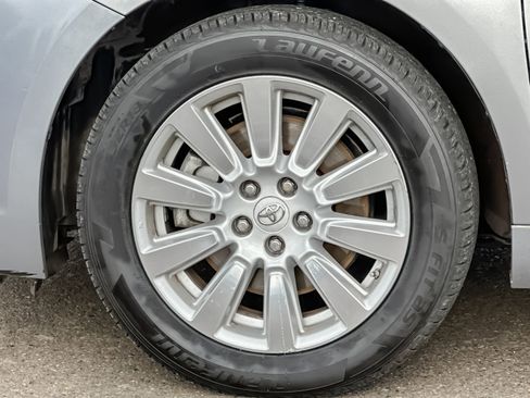 Used 2017 Toyota Sienna XLE image 28