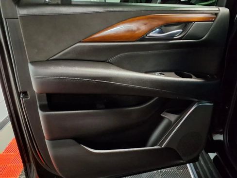 Used 2016 Cadillac Escalade ESV Luxury image 18