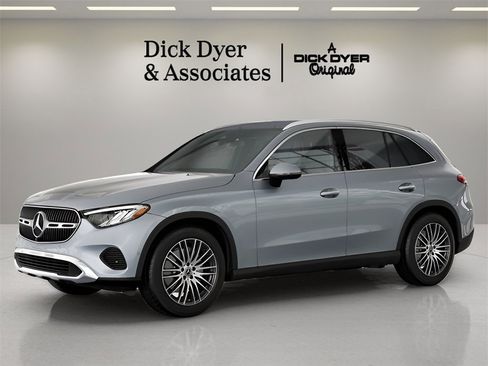 Used 2025 Mercedes-Benz GLC 300 4MATIC image 27