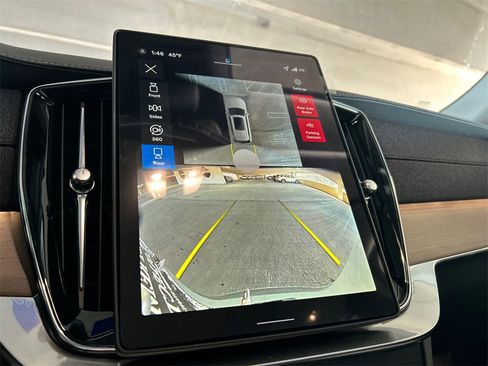 New 2026 Volvo XC90 B6 Plus w/ Protection Package Premier image 17