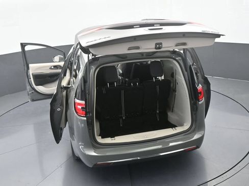 Used 2022 Chrysler Pacifica Touring-L FWD image 71