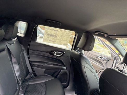 New 2026 Jeep Compass Latitude image 32