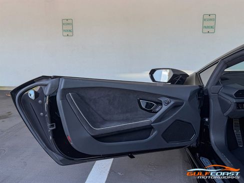Used 2022 Lamborghini Huracan EVO RWD image 22