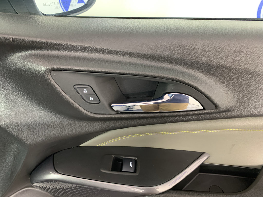 Used 2025 Chevrolet Trax ACTIV w/ Sunroof Package FWD image 39