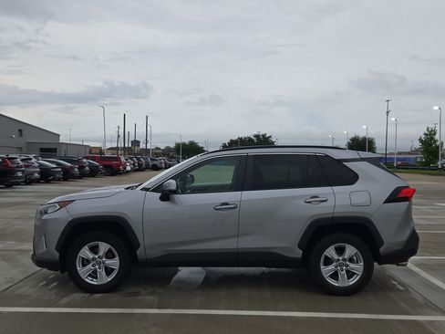 Used 2021 Toyota RAV4 XLE w/ Convenience Package FWD image 7