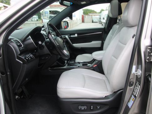 Used 2014 Kia Sorento SX w/ 3rd Row Package AWD/4WD image 9