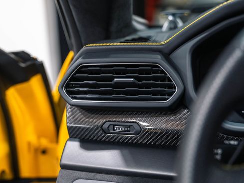Used 2021 Lamborghini Urus AWD/4WD image 41