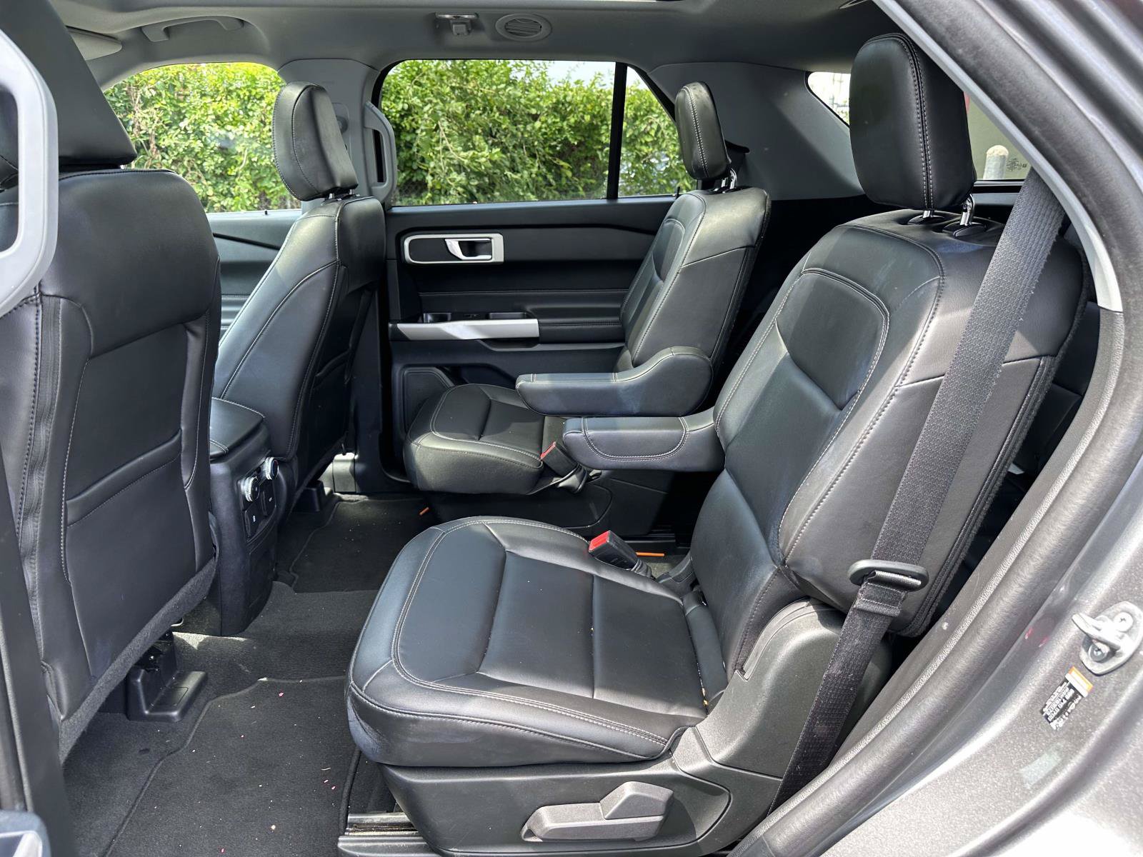 Used 2022 Ford Explorer XLT w/ Equipment Group 202A AWD/4WD image 14