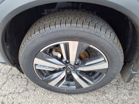 Used 2023 Nissan Rogue SL w/ SL Premium Package FWD image 18