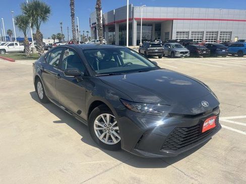 Certified 2025 Toyota Camry LE image 1