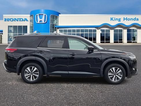 Used 2024 Nissan Pathfinder SL w/ Cargo Package FWD image 6