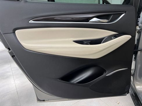 Used 2018 Buick Enclave Premium image 17