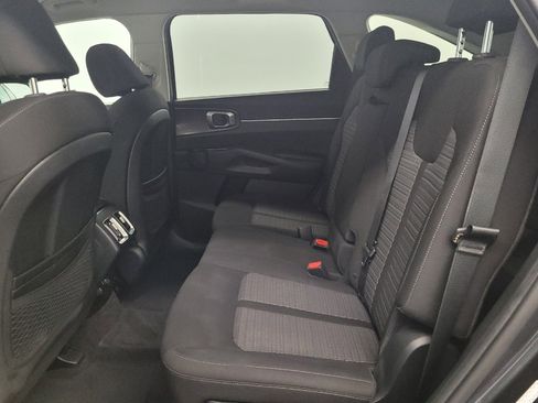 Used 2023 Kia Sorento LX FWD image 18