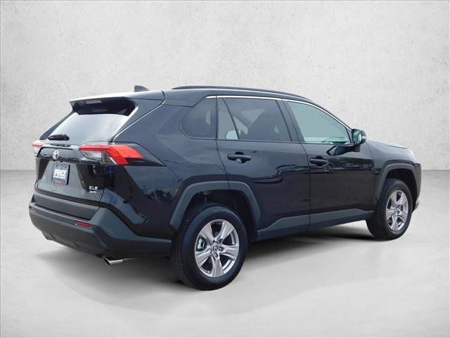 Used 2025 Toyota RAV4 XLE AWD/4WD image 8