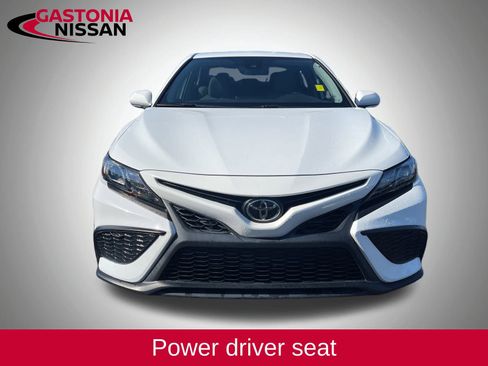 Used 2022 Toyota Camry SE image 5