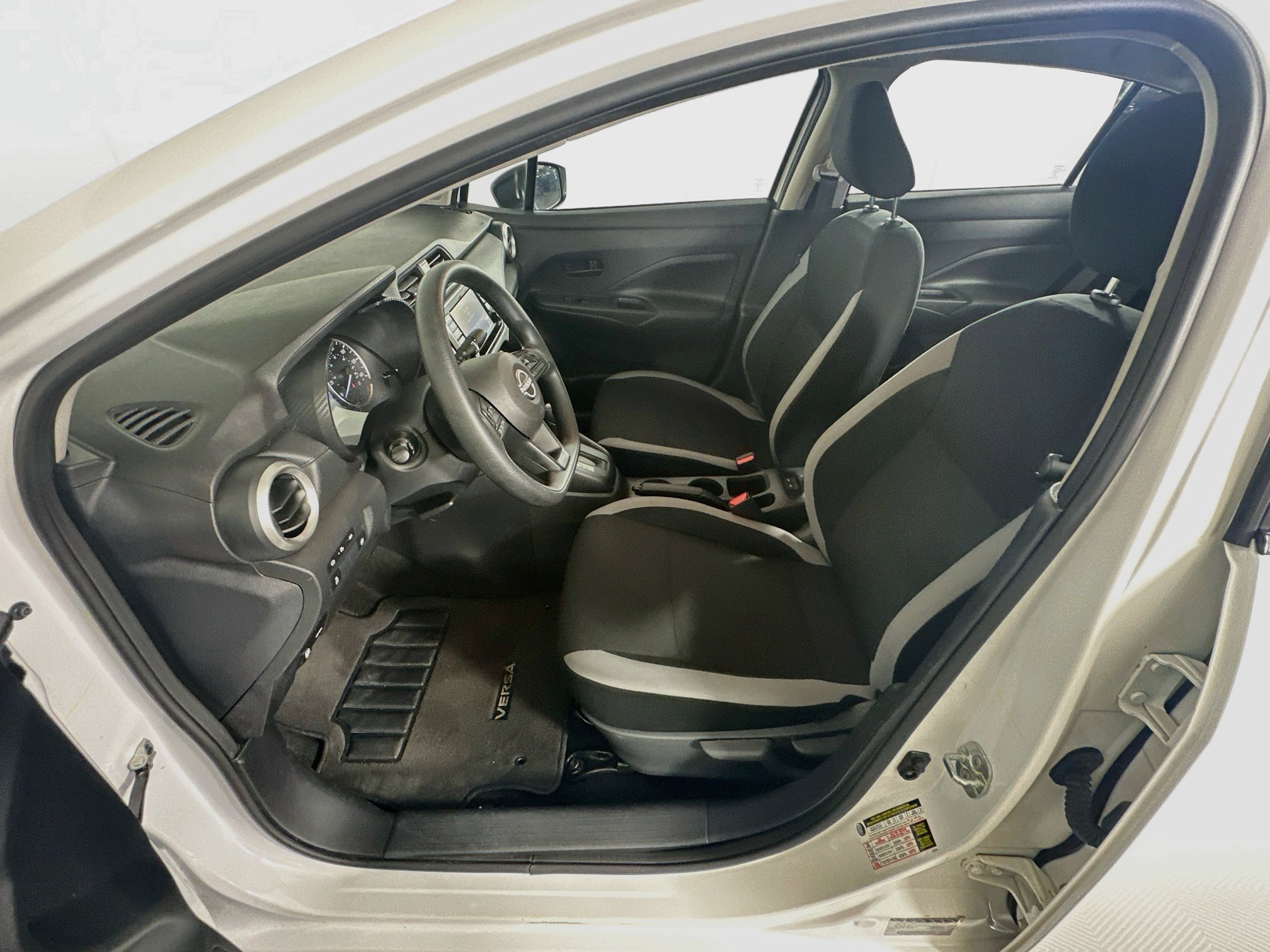 Used 2025 Nissan Versa S FWD image 13