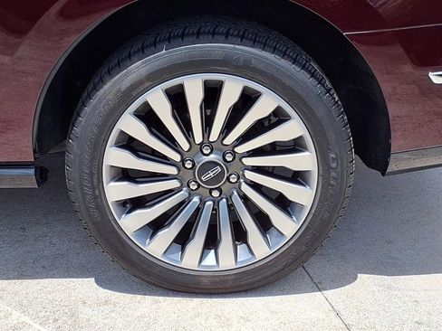 Used 2019 Lincoln Navigator Reserve AWD/4WD image 27