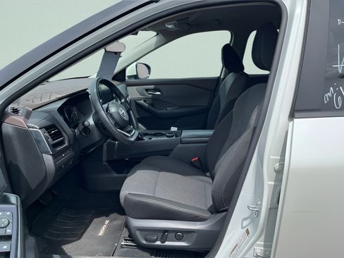 Used 2023 Nissan Rogue SV AWD/4WD image 8