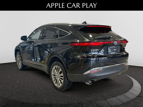 Used 2023 Toyota Venza XLE image 3