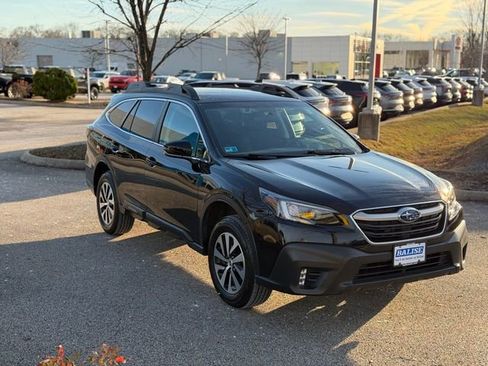 Used 2022 Subaru Outback Premium image 3