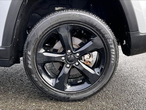 Certified 2023 Jeep Grand Cherokee Altitude image 9