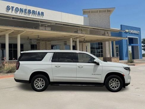 Used 2024 Chevrolet Suburban LT RWD image 4