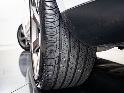 Certified 2024 Porsche Macan image 39