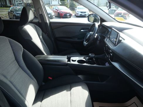 Used 2021 Nissan Rogue SV image 17