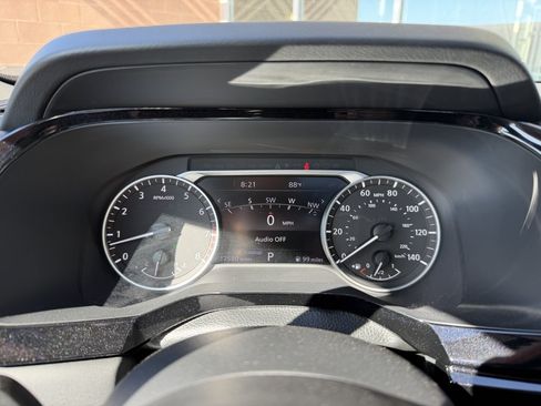 Used 2025 Nissan Pathfinder SL w/ SL Premium Package FWD image 17