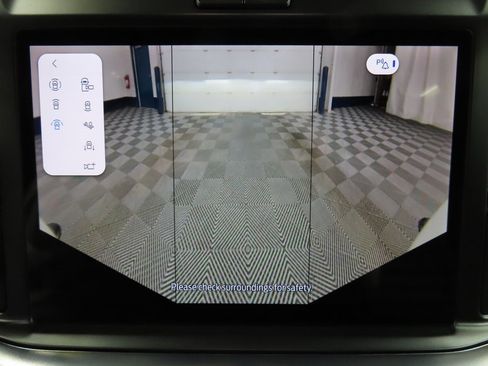 Used 2025 Ford F250 Platinum w/ FX4 Off-Road Package image 24