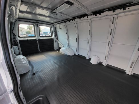 New 2025 GMC Savana 2500 Extended w/ Enhanced Convenience Package image 7