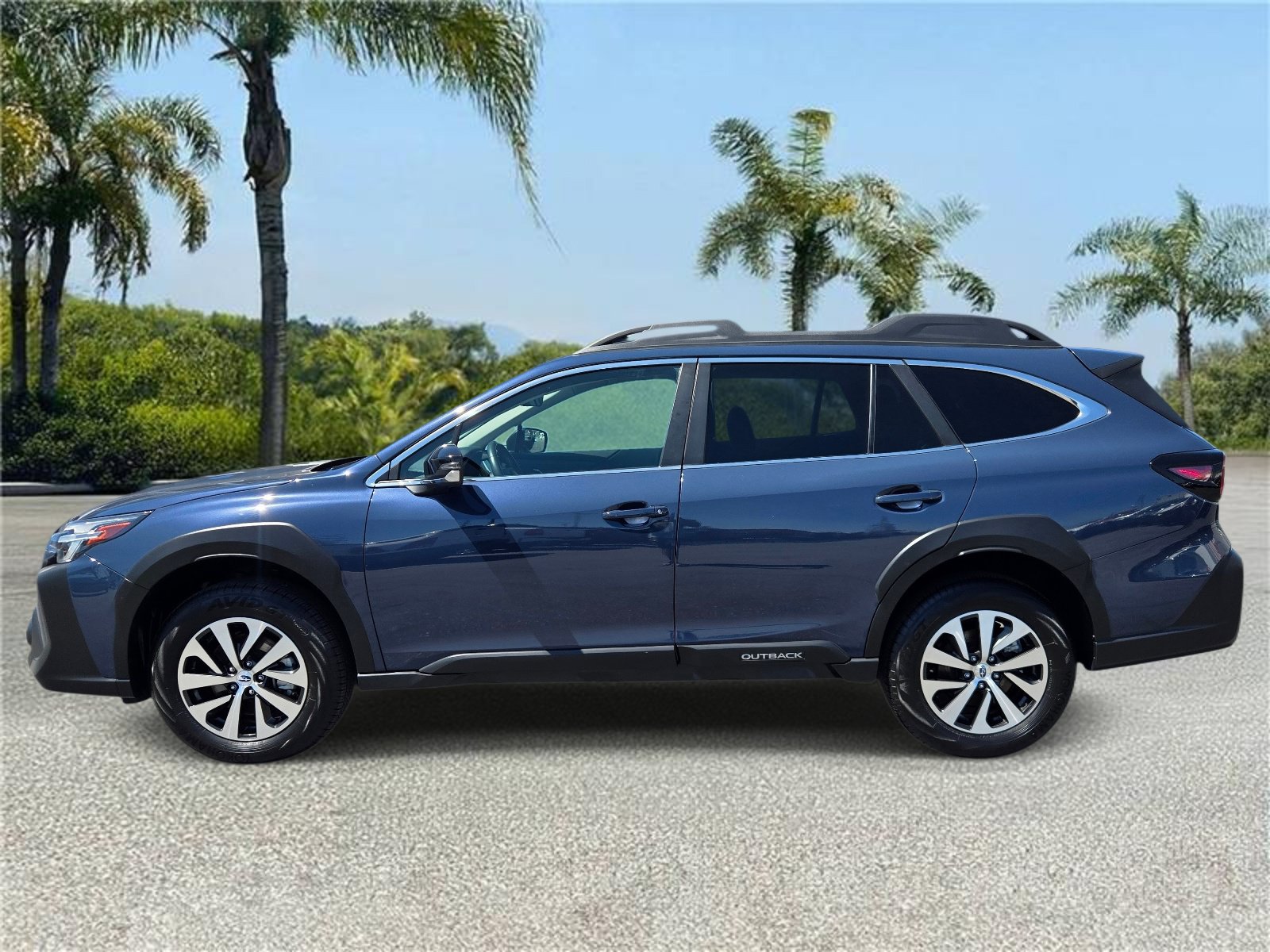 Used 2025 Subaru Outback Premium AWD/4WD image 2