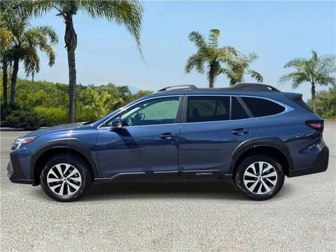 Used 2025 Subaru Outback Premium AWD/4WD image 2