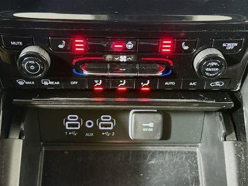 Used 2023 Jeep Grand Cherokee Altitude image 15