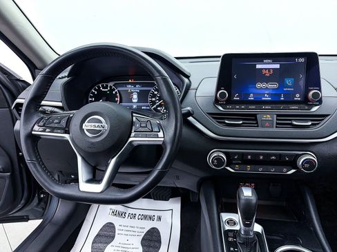 Used 2021 Nissan Altima 2.5 SV w/ SV Premium Package image 6