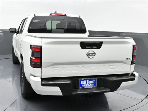 Used 2025 Nissan Frontier SL image 4