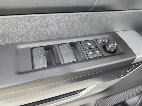 Used 2024 Toyota Tundra Platinum AWD/4WD image 39