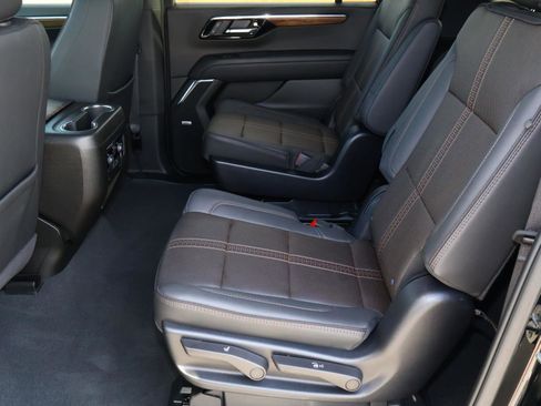 Used 2025 Chevrolet Suburban High Country image 23