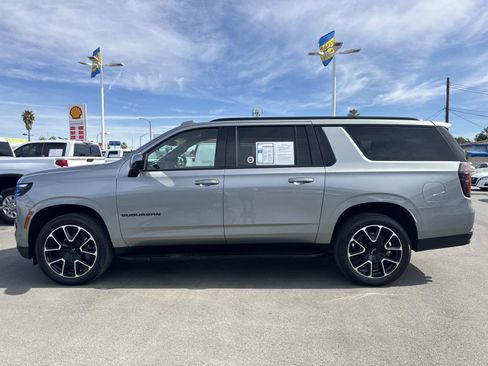 Used 2025 Chevrolet Suburban RST image 8