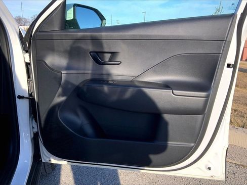 Used 2025 Hyundai Kona SEL image 22