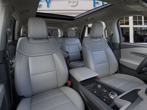 New 2026 Ford Explorer Active w/ Active Comfort Package AWD/4WD image 10